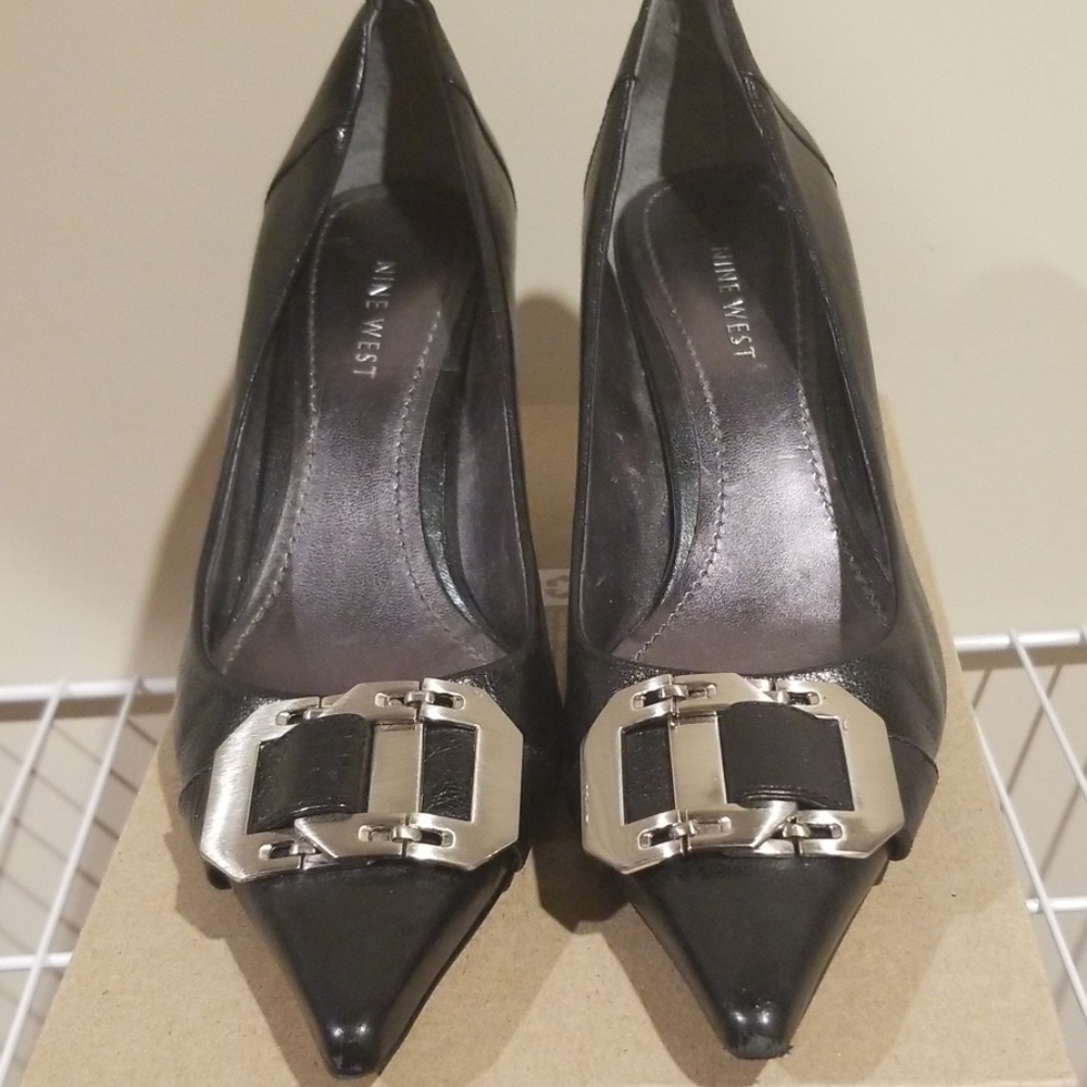 Black point toe low heels